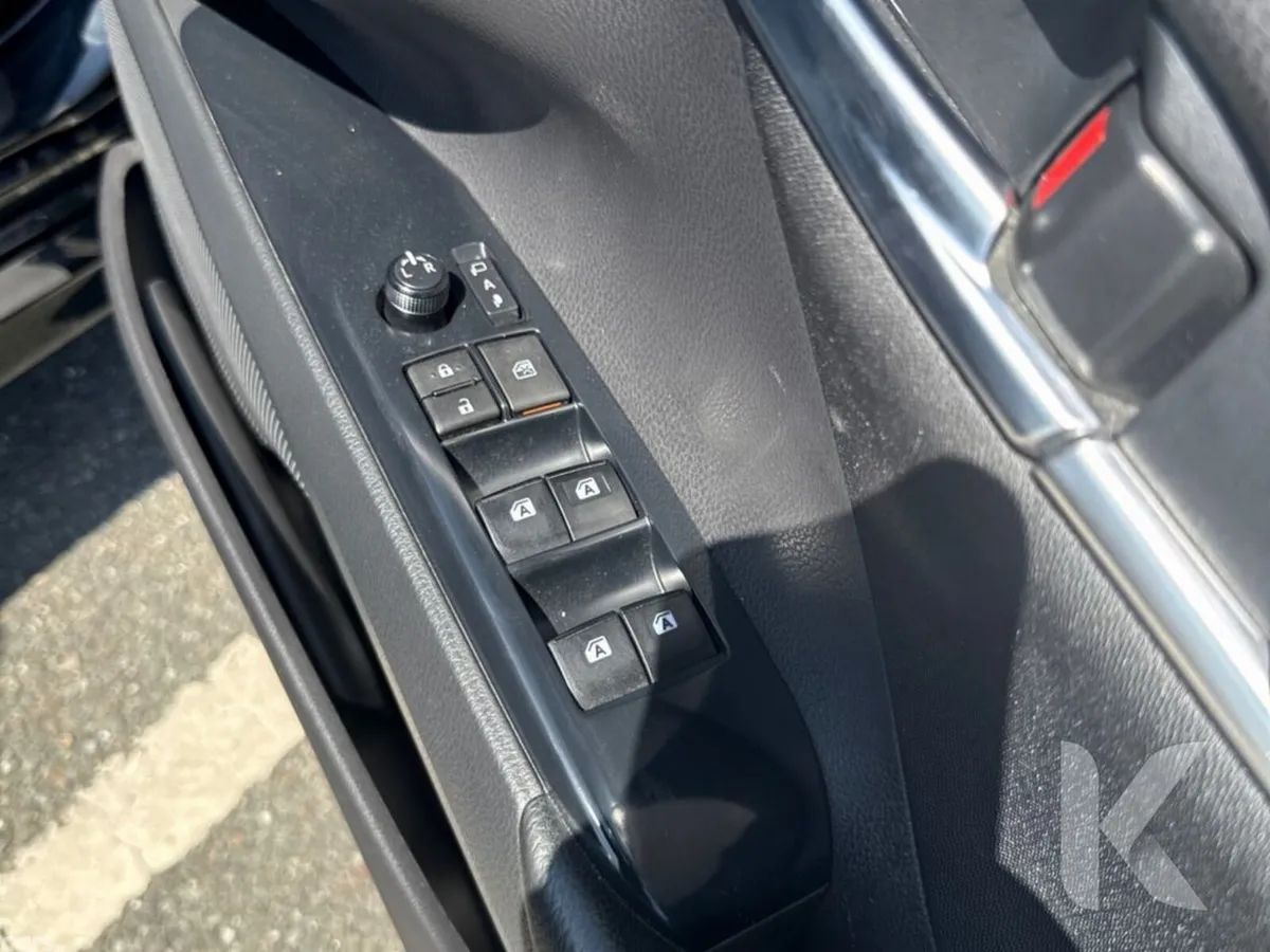 Toyota Camry Saloon, Petrol Hybrid, 2021, Black
