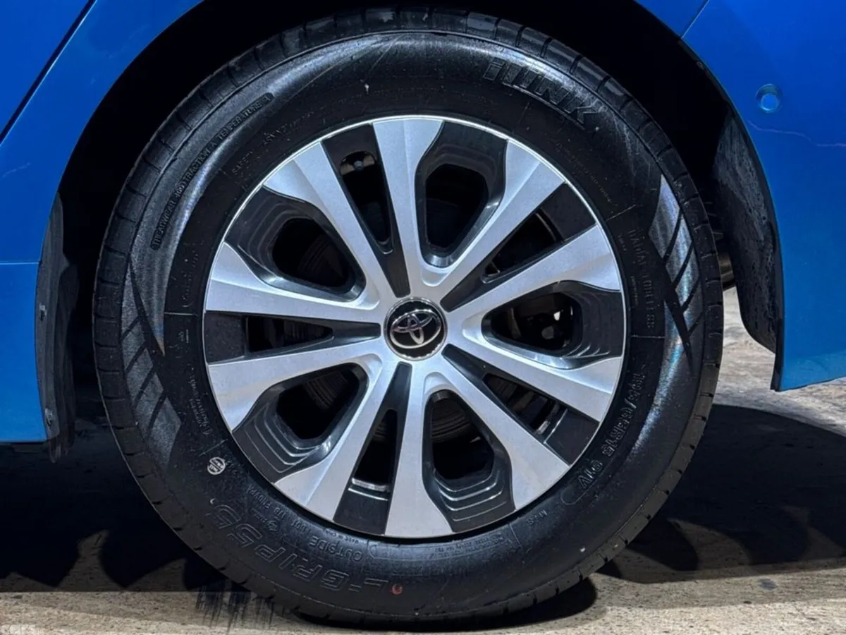 Toyota Prius Saloon, Petrol Hybrid, 2020, Blue
