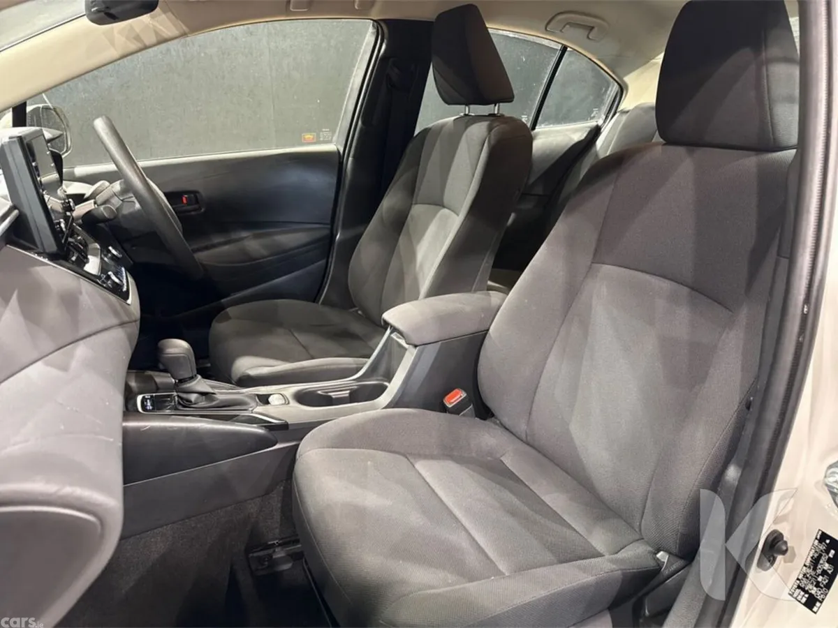 Toyota Corolla Saloon, Petrol Hybrid, 2020, White