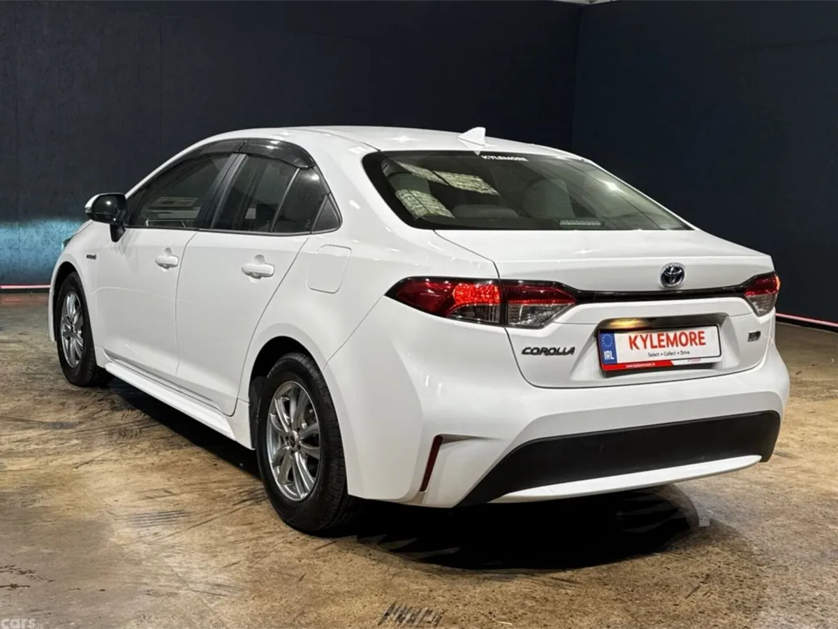 Toyota Corolla Saloon, Petrol Hybrid, 2020, White