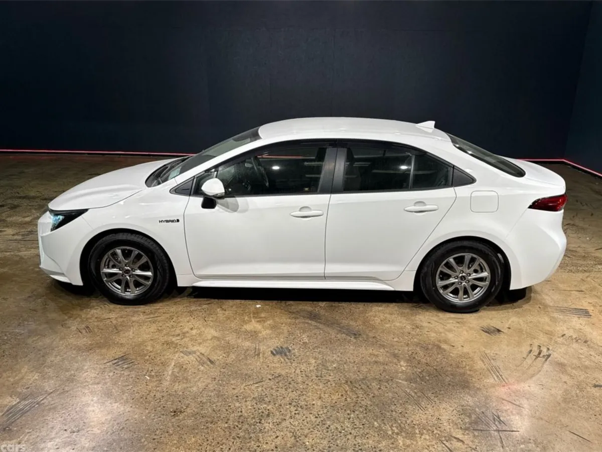Toyota Corolla Saloon, Petrol Hybrid, 2020, White