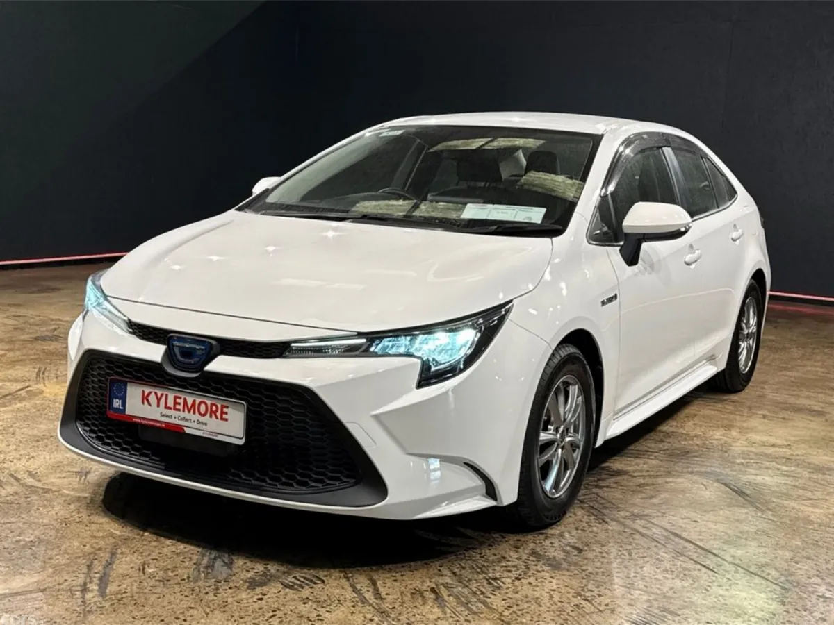 Toyota Corolla Saloon, Petrol Hybrid, 2020, White