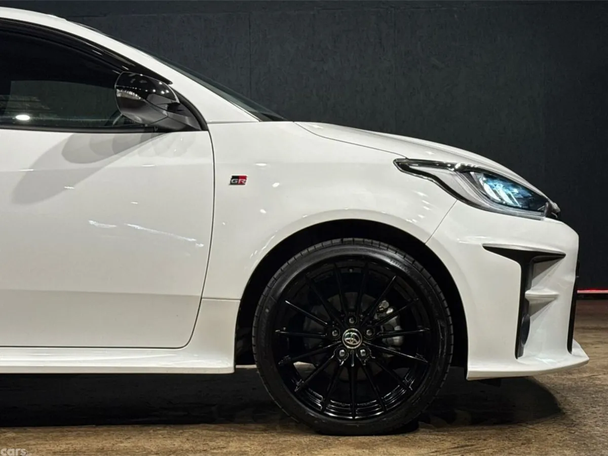 Toyota Yaris Hatchback, Petrol, 2021, White