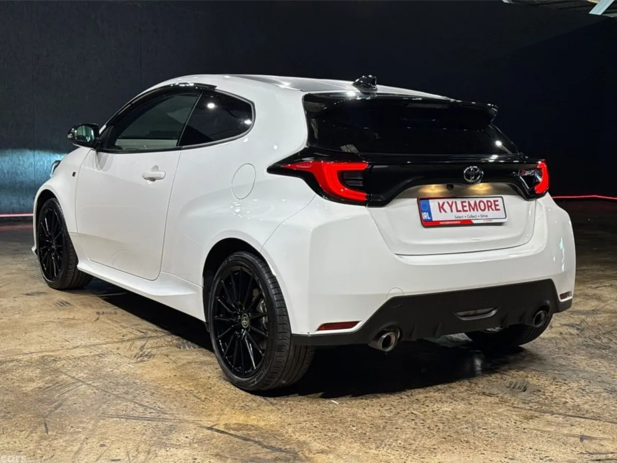 Toyota Yaris Hatchback, Petrol, 2021, White