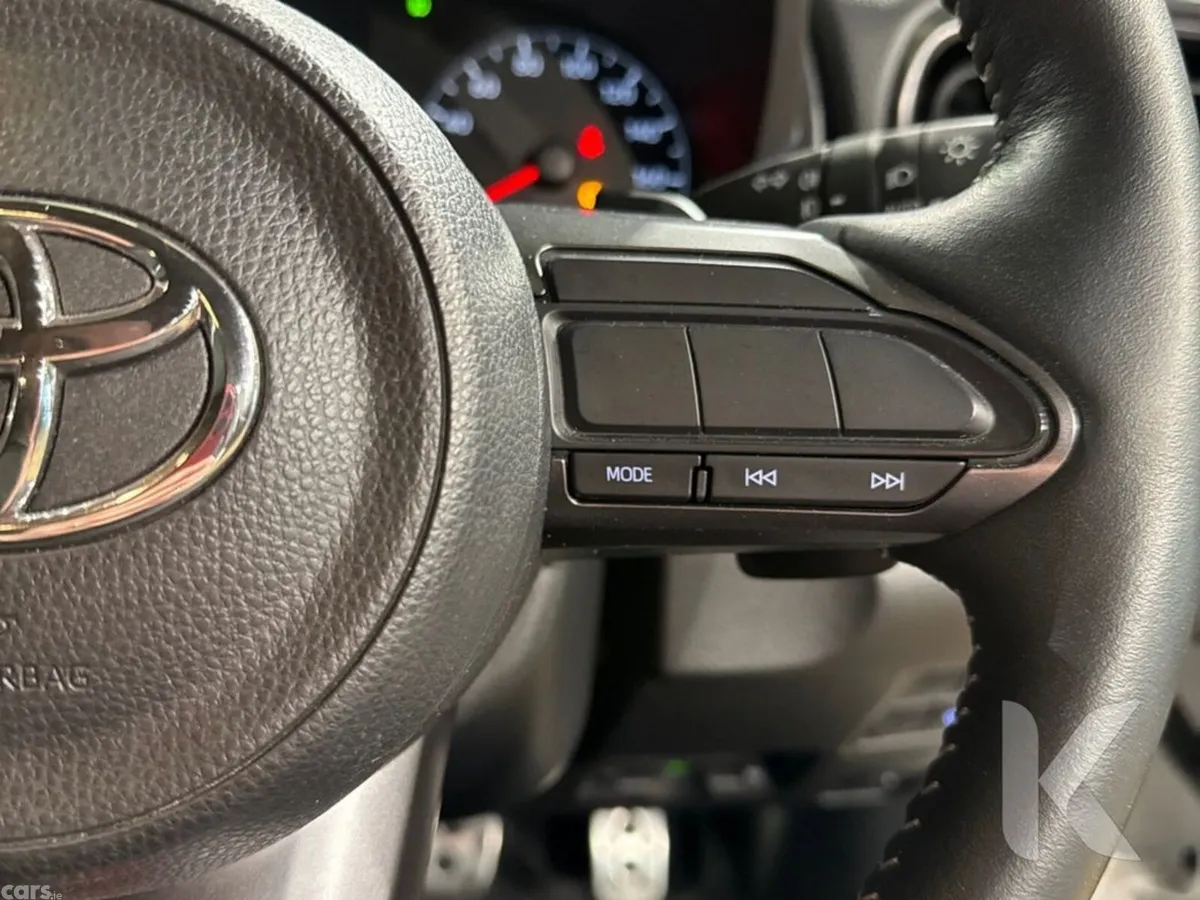 Toyota Yaris Hatchback, Petrol, 2021, White
