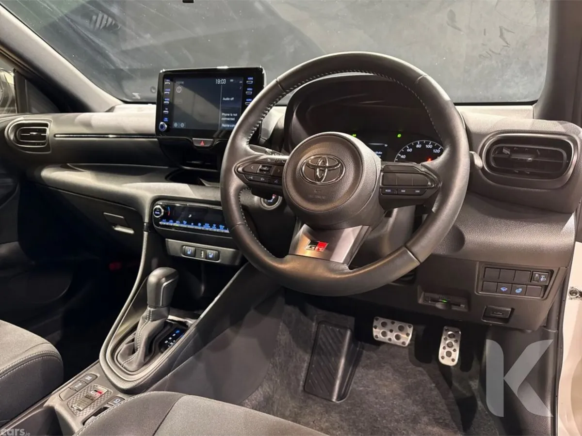 Toyota Yaris Hatchback, Petrol, 2021, White