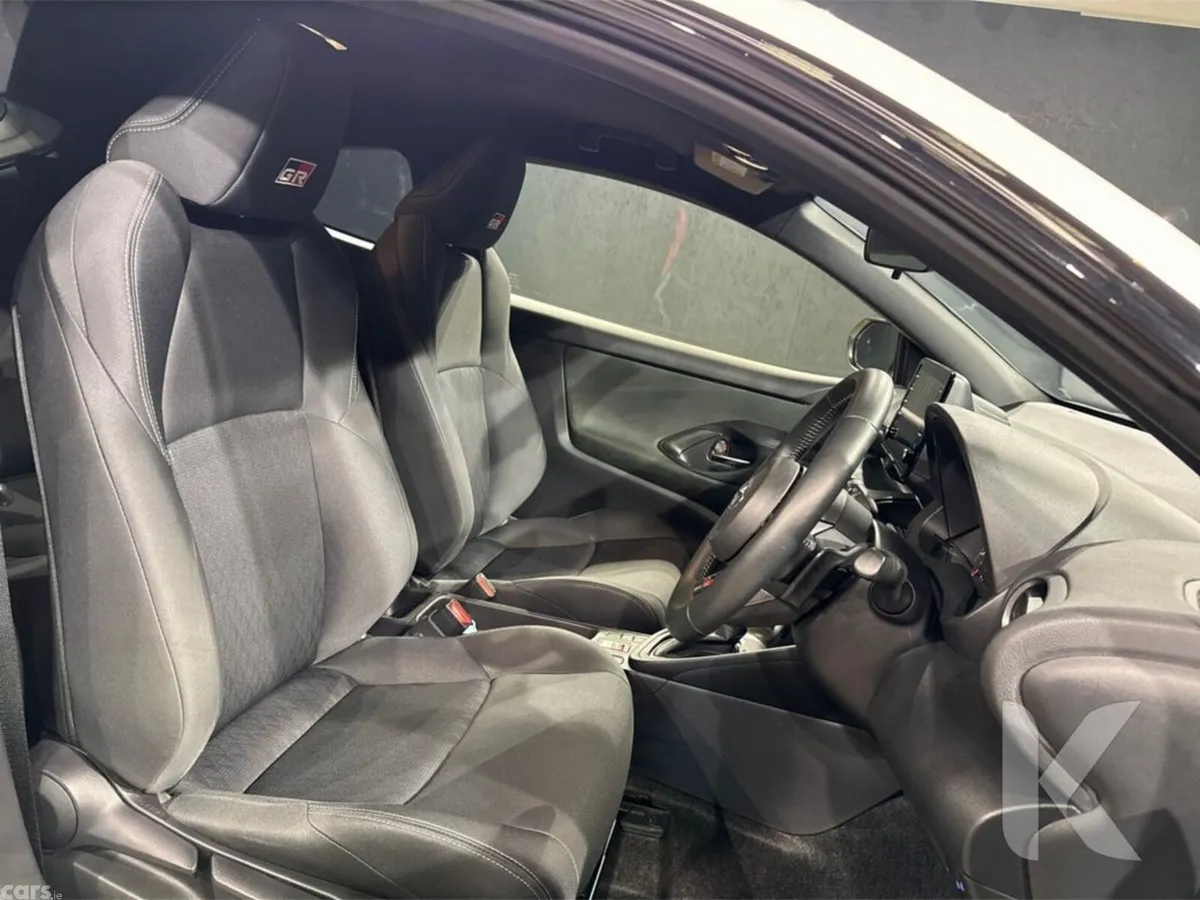 Toyota Yaris Hatchback, Petrol, 2021, White