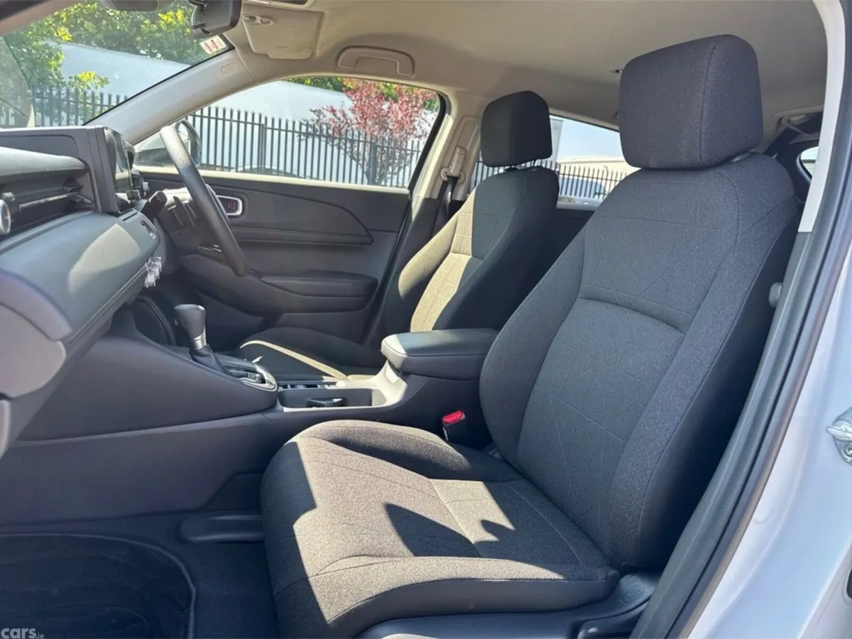 Honda Vezel SUV, Petrol Hybrid, 2023, White