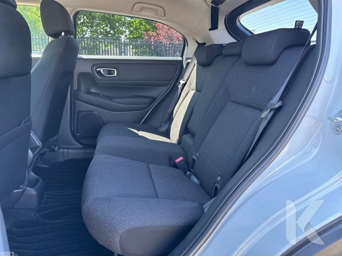 Honda Vezel SUV, Petrol Hybrid, 2023, White