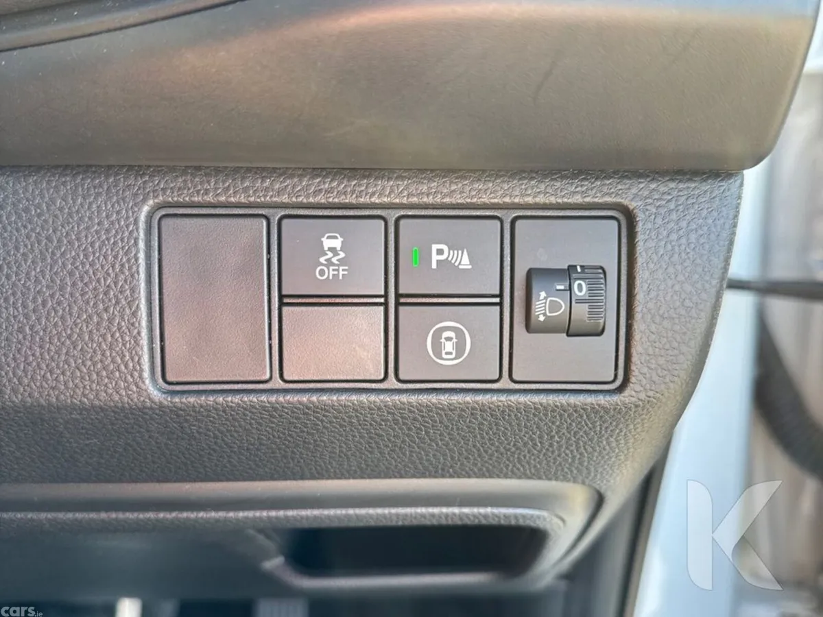 Honda Vezel SUV, Petrol Hybrid, 2023, White