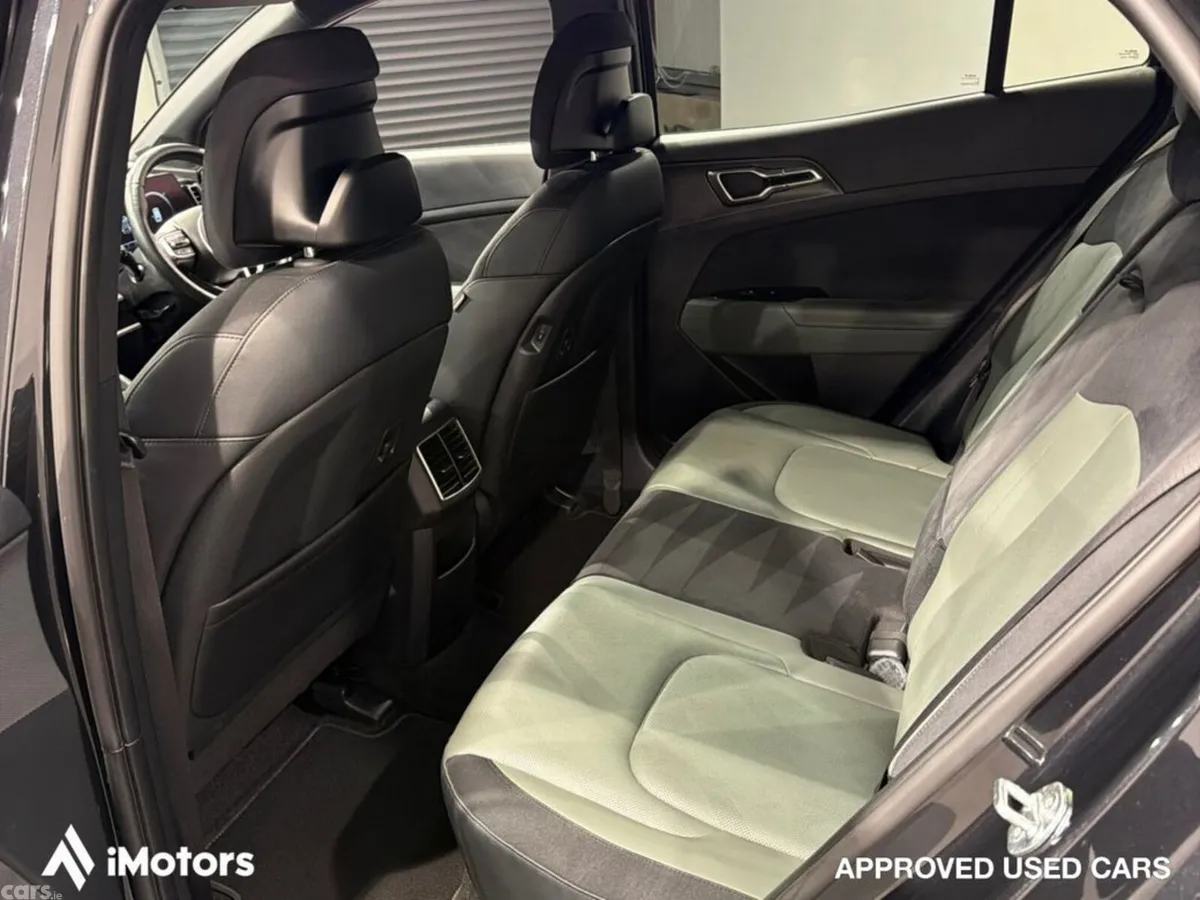 Kia Sportage SUV, Petrol Plug-in Hybrid, 2025, Black