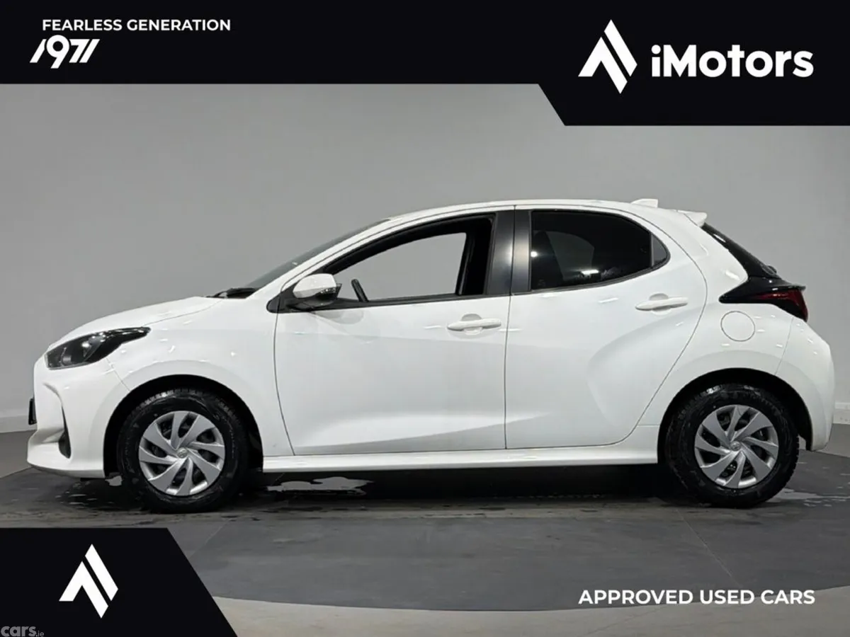 Toyota Yaris Hatchback, Petrol Hybrid, 2023, White