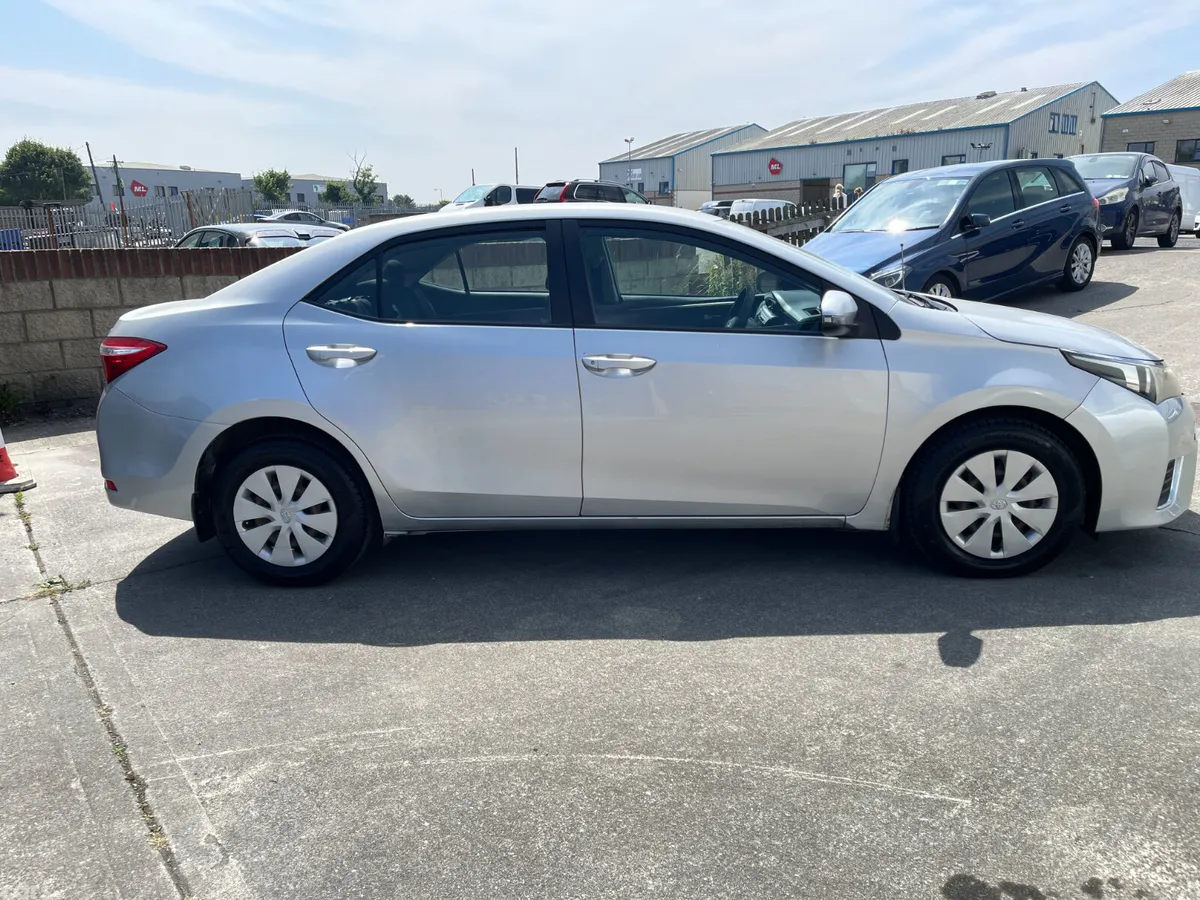 Toyota Corolla Saloon, Diesel, 2014, Silver