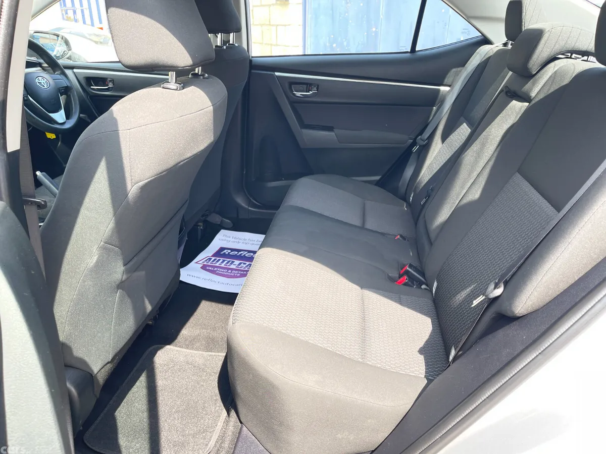 Toyota Corolla Saloon, Diesel, 2014, Silver