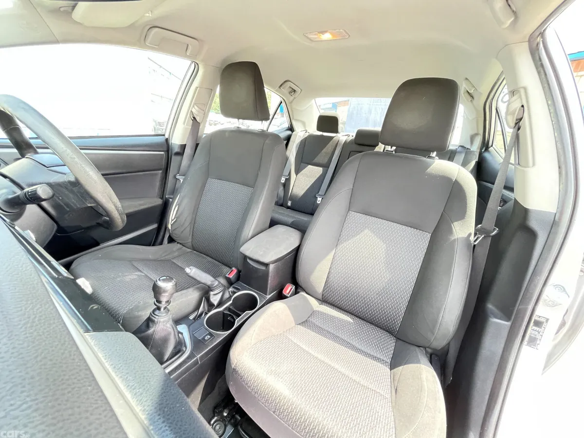 Toyota Corolla Saloon, Diesel, 2014, Silver