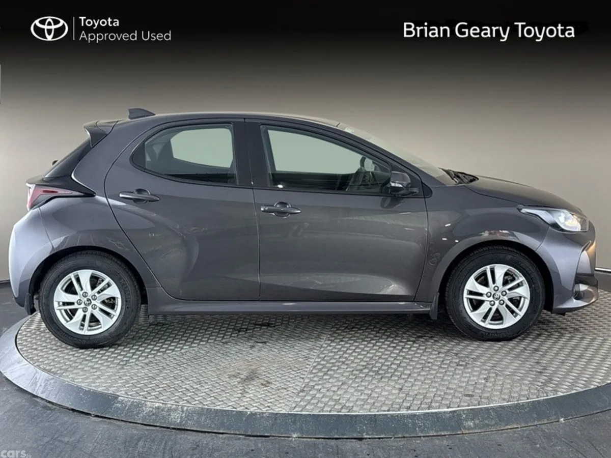 Toyota Yaris Hatchback, Petrol Hybrid, 2023, Grey