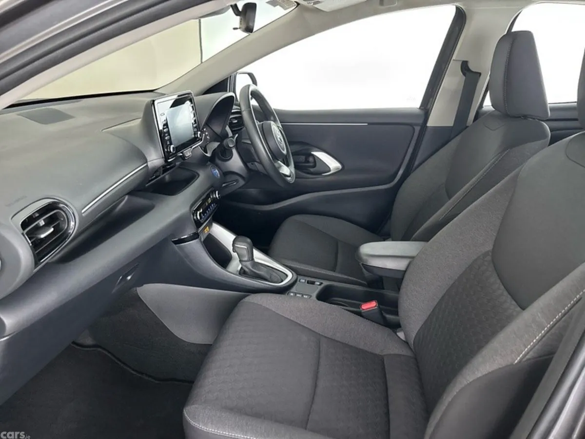 Toyota Yaris Hatchback, Petrol Hybrid, 2023, Grey