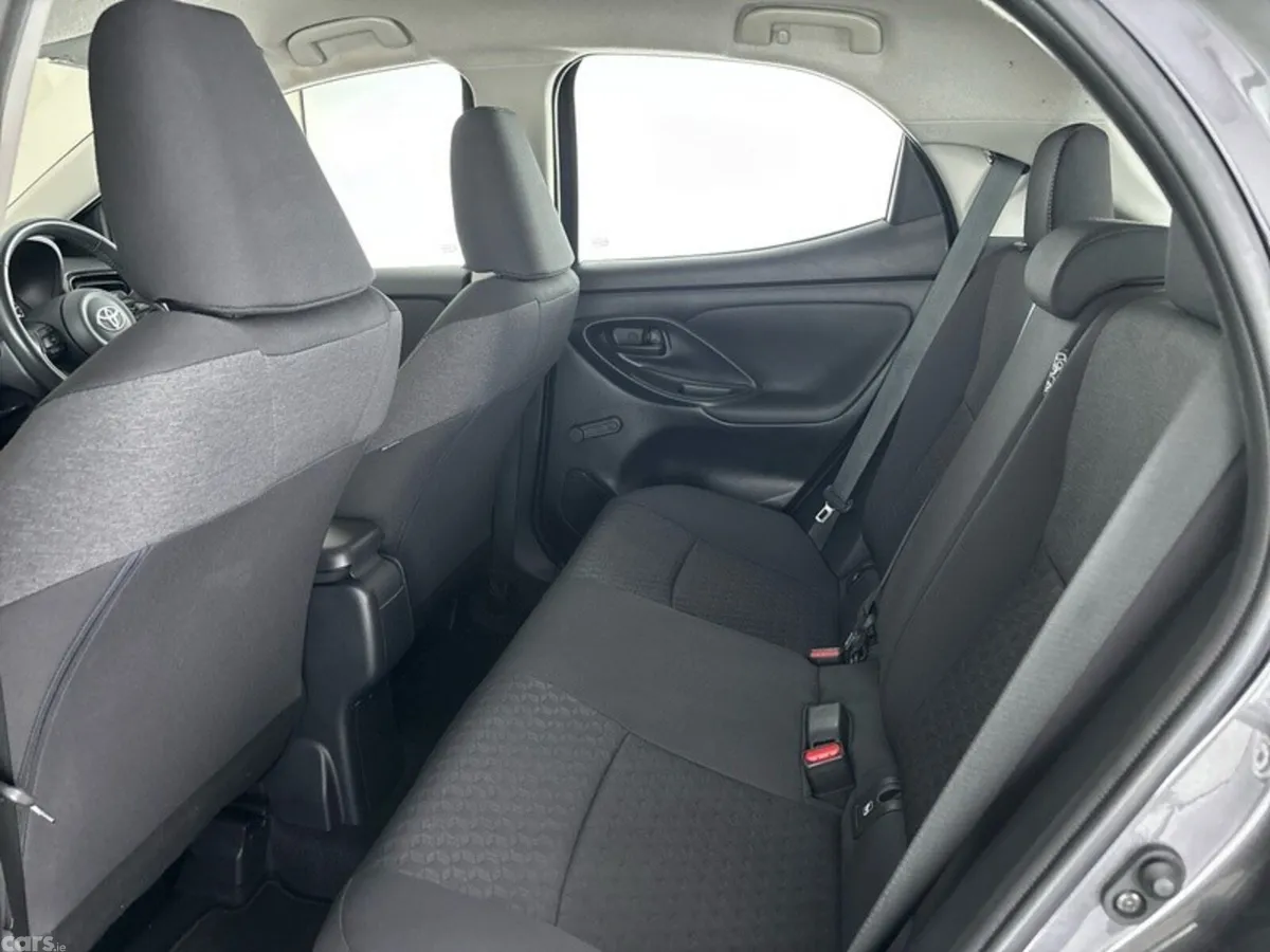 Toyota Yaris Hatchback, Petrol Hybrid, 2023, Grey