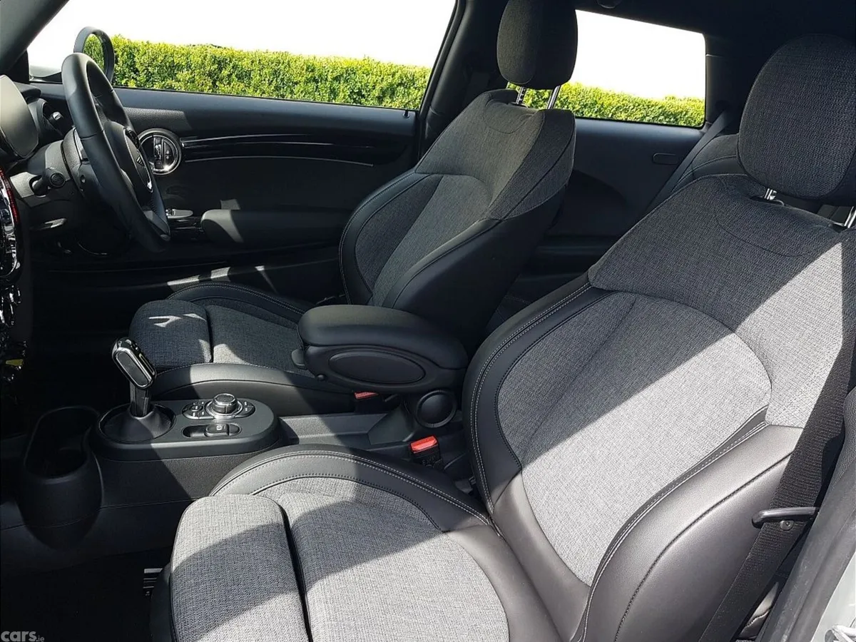 Mini Cooper Hatchback, Electric, 2022, Grey