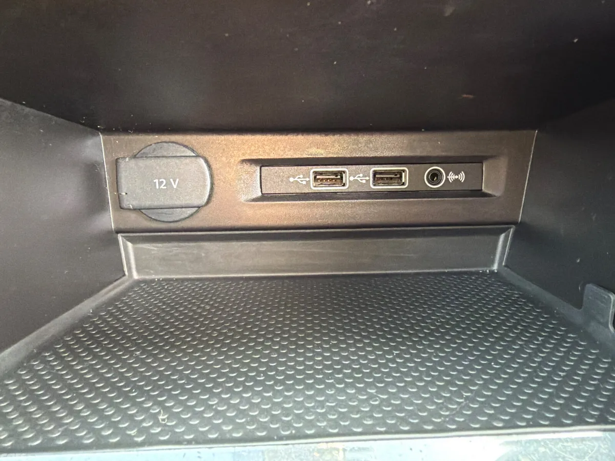 Volkswagen Tiguan SUV, Diesel, 2019, Red