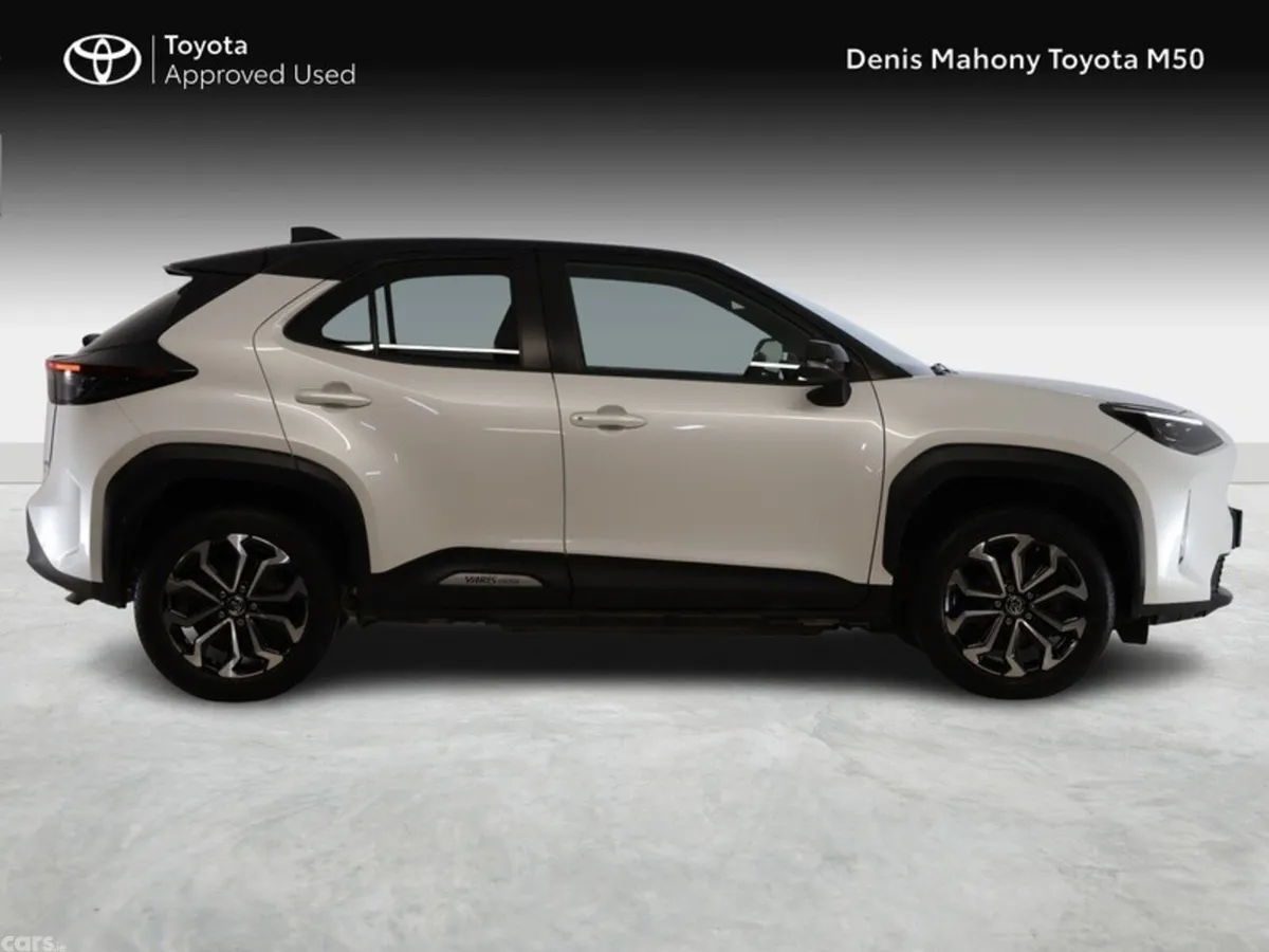 Toyota Yaris Cross SUV, Petrol Hybrid, 2023, White