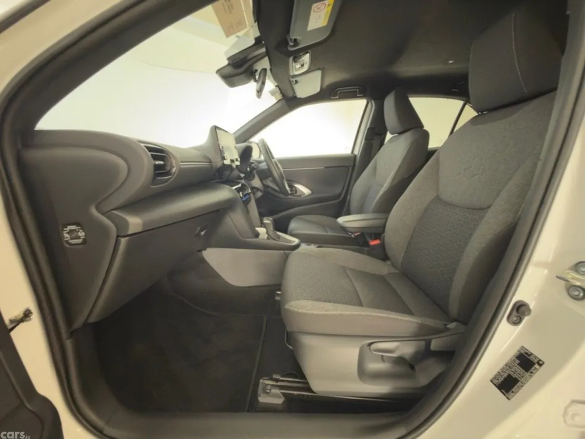 Toyota Yaris Cross SUV, Petrol Hybrid, 2023, White