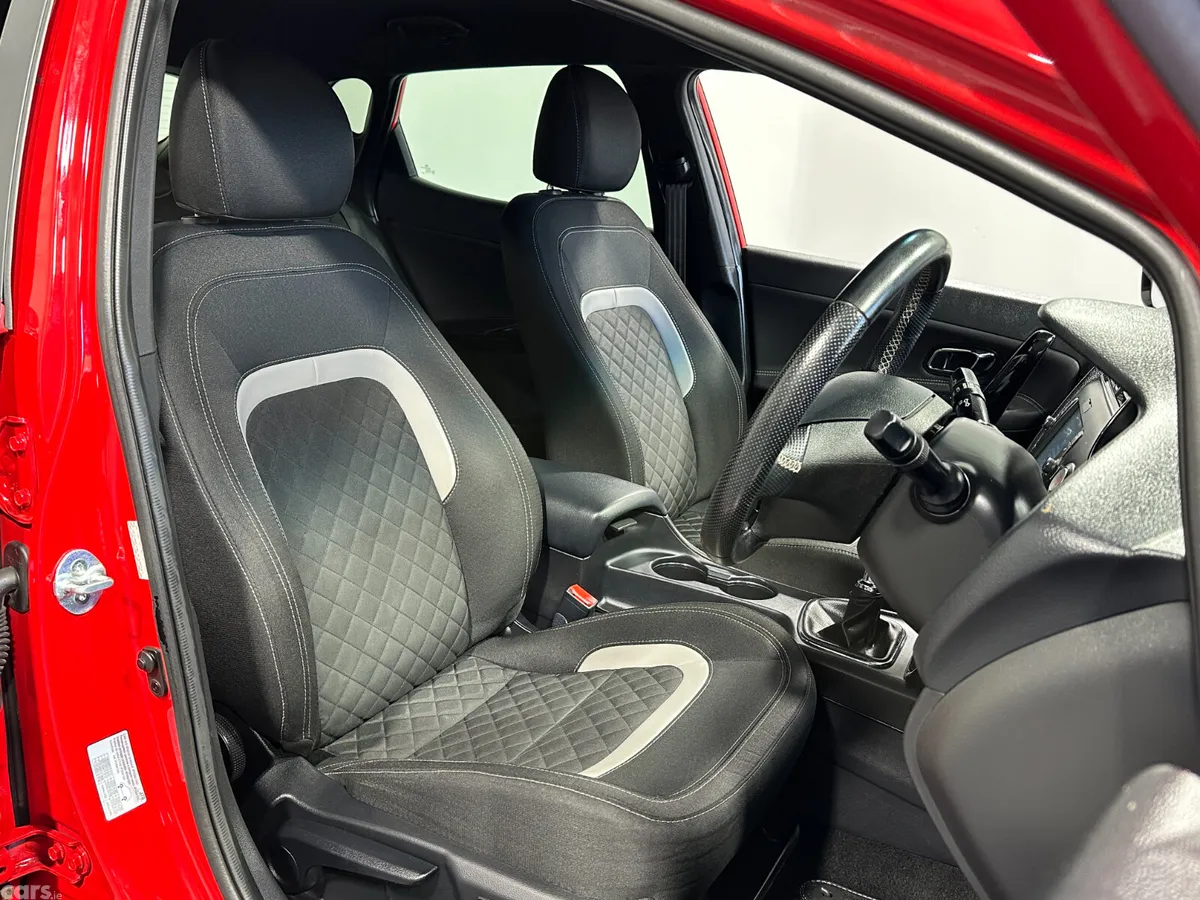 Kia Ceed Hatchback, Petrol, 2018, Red