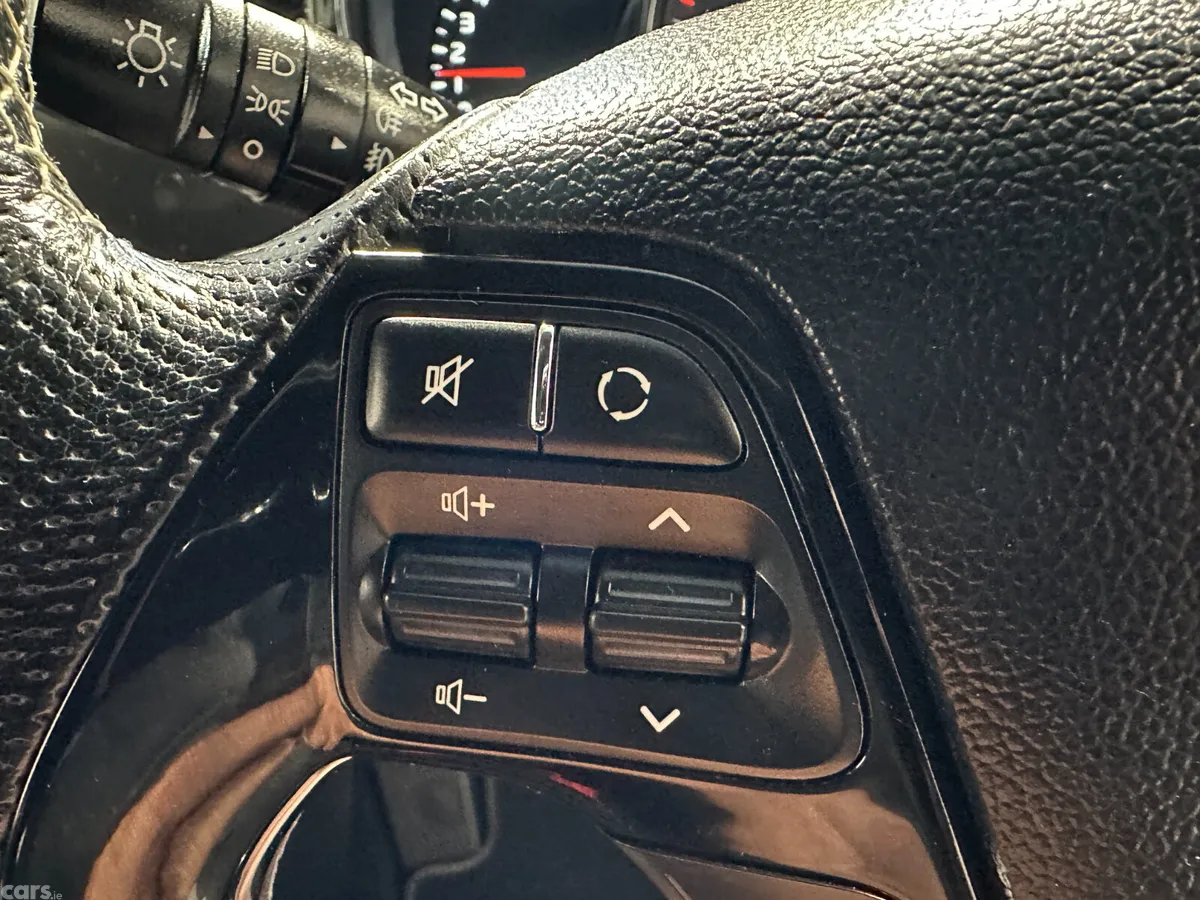 Kia Ceed Hatchback, Petrol, 2018, Red