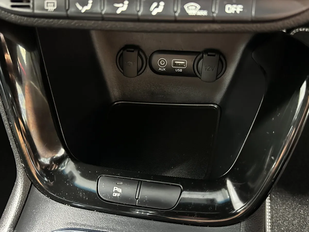 Kia Ceed Hatchback, Petrol, 2018, Red
