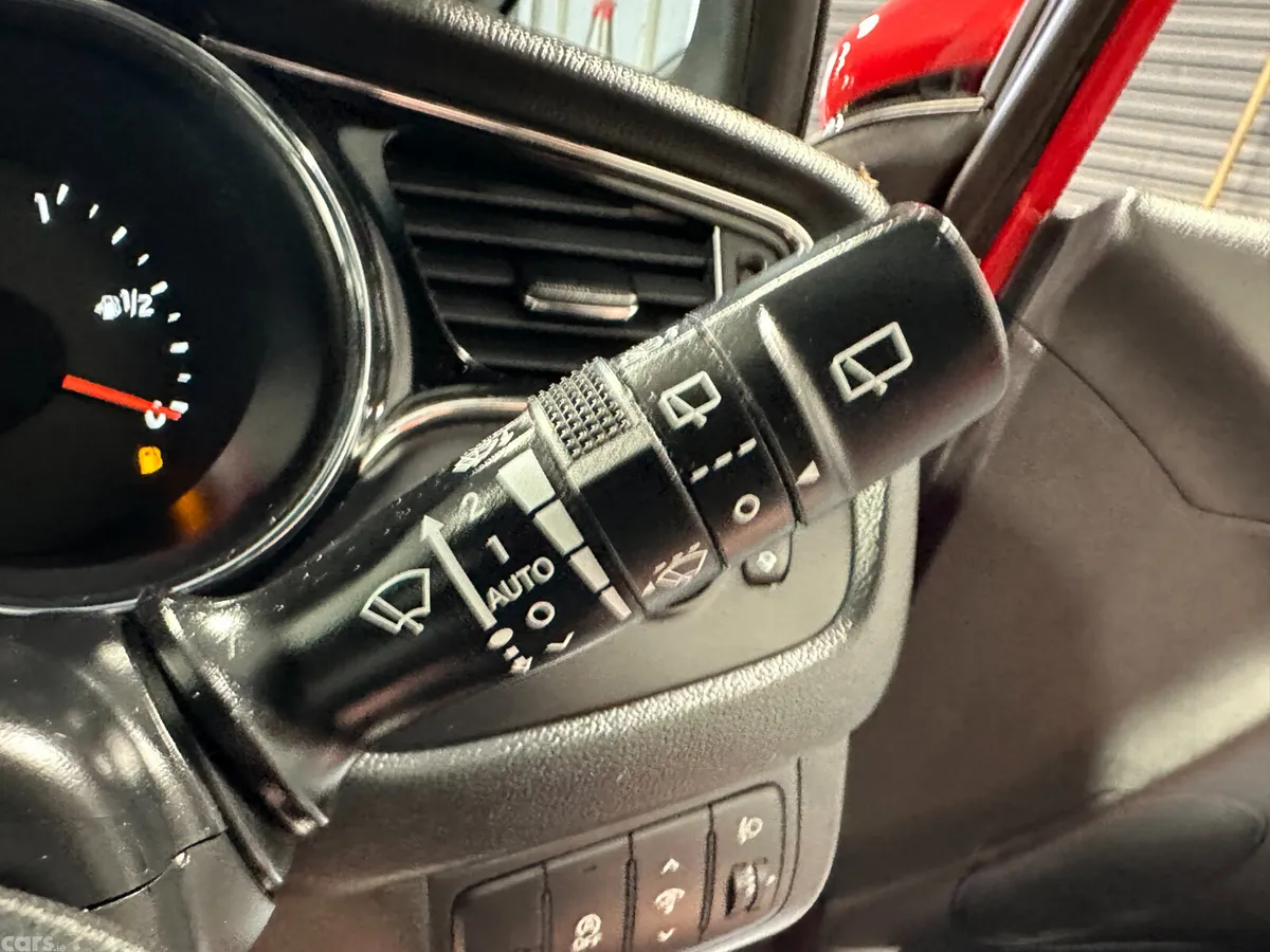 Kia Ceed Hatchback, Petrol, 2018, Red