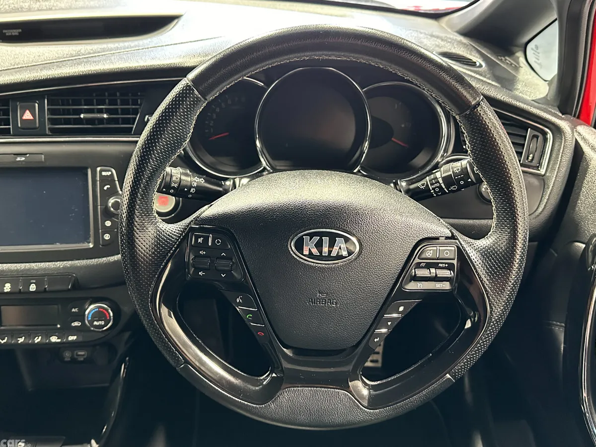 Kia Ceed Hatchback, Petrol, 2018, Red