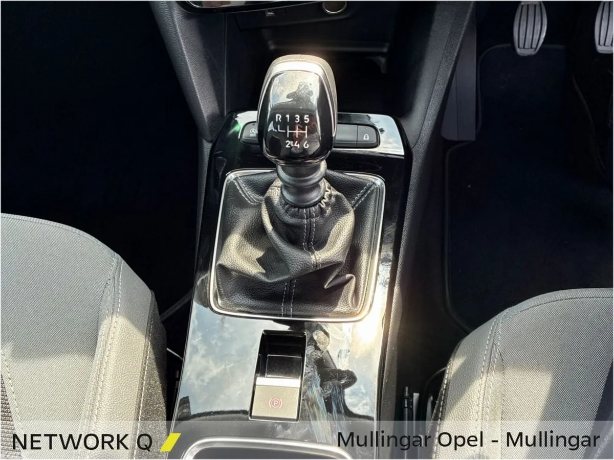 Opel Mokka SUV, Petrol, 2025, Red