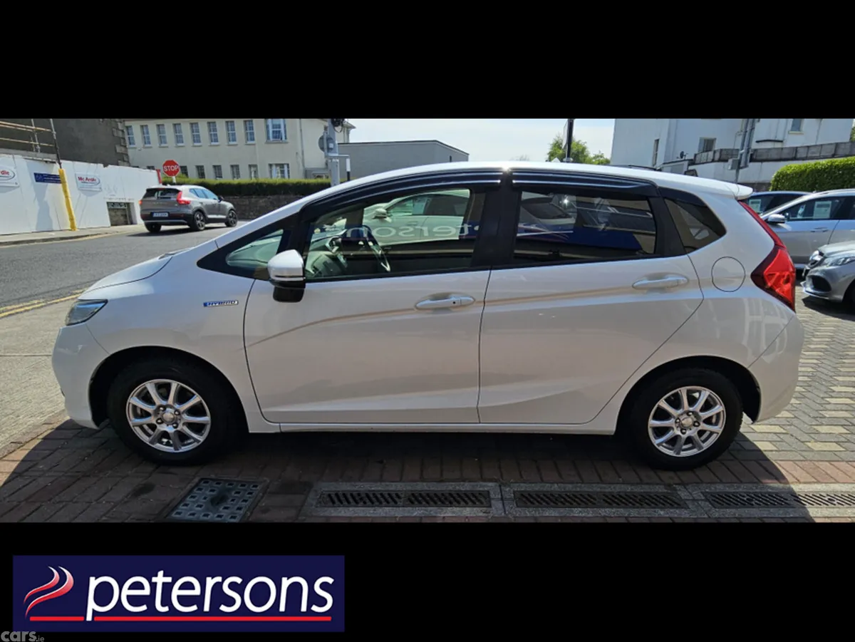 Honda Fit Hatchback, Petrol Hybrid, 2019, White