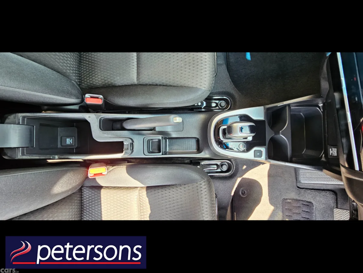 Honda Fit Hatchback, Petrol Hybrid, 2019, White