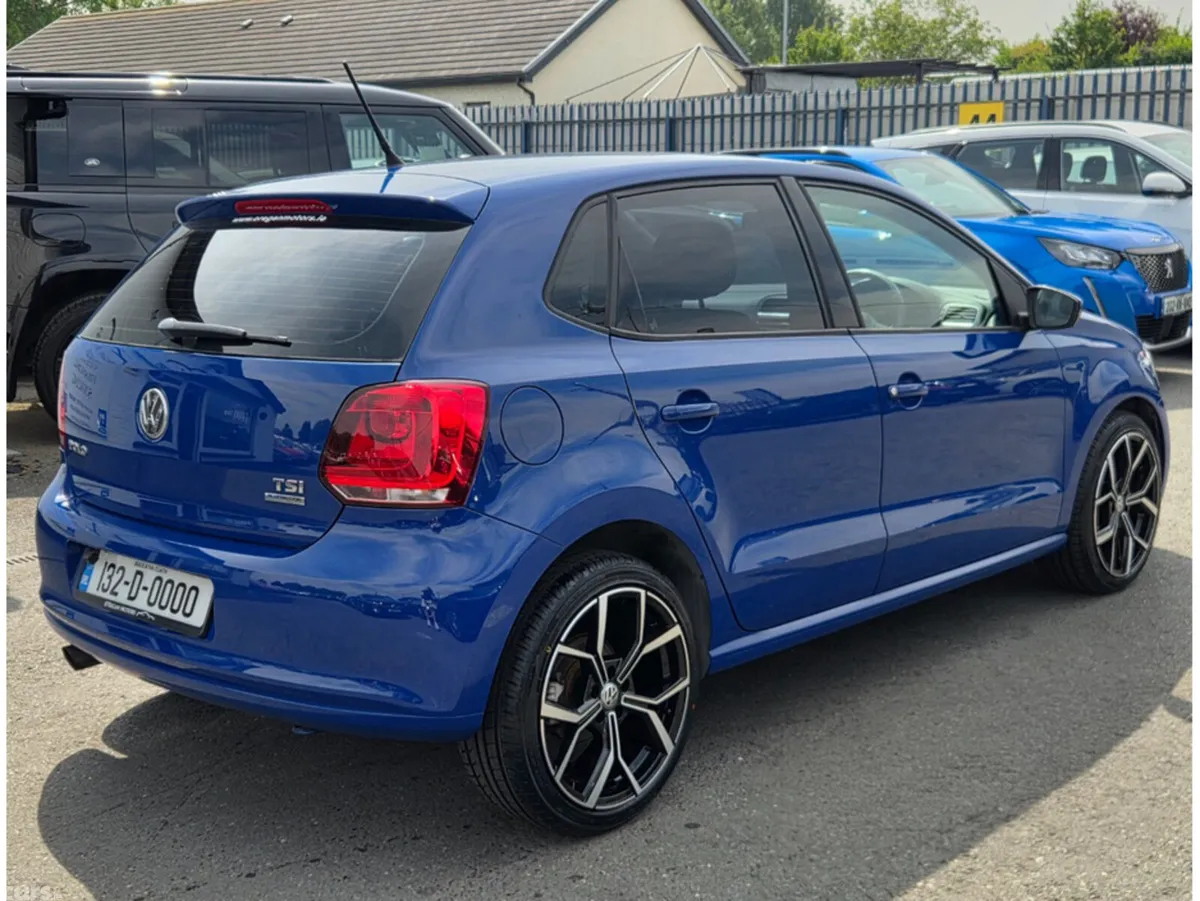 Volkswagen Polo Hatchback, Petrol, 2013, Blue