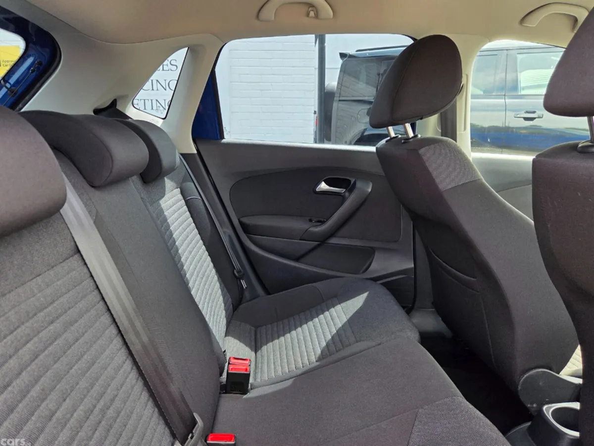 Volkswagen Polo Hatchback, Petrol, 2013, Blue