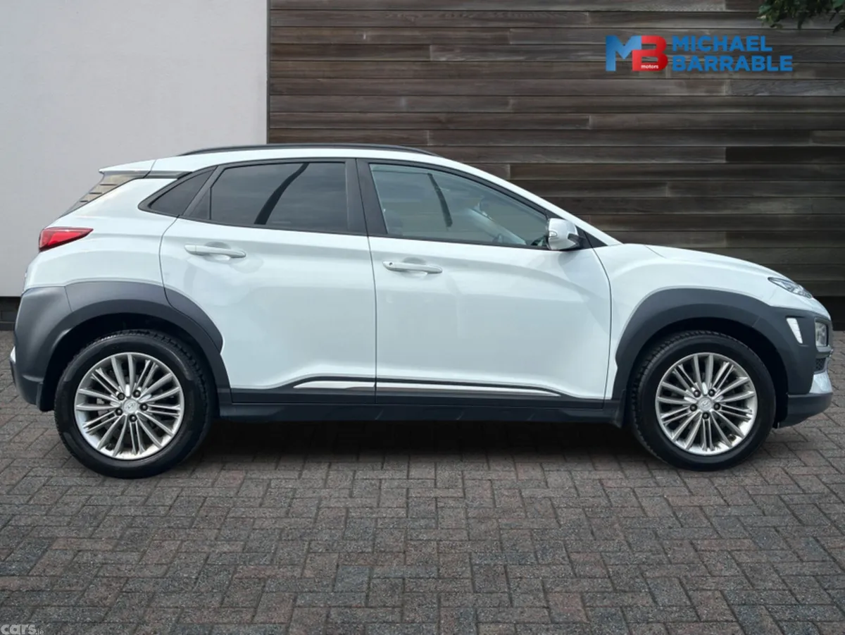 Hyundai KONA MPV, Petrol, 2019, White