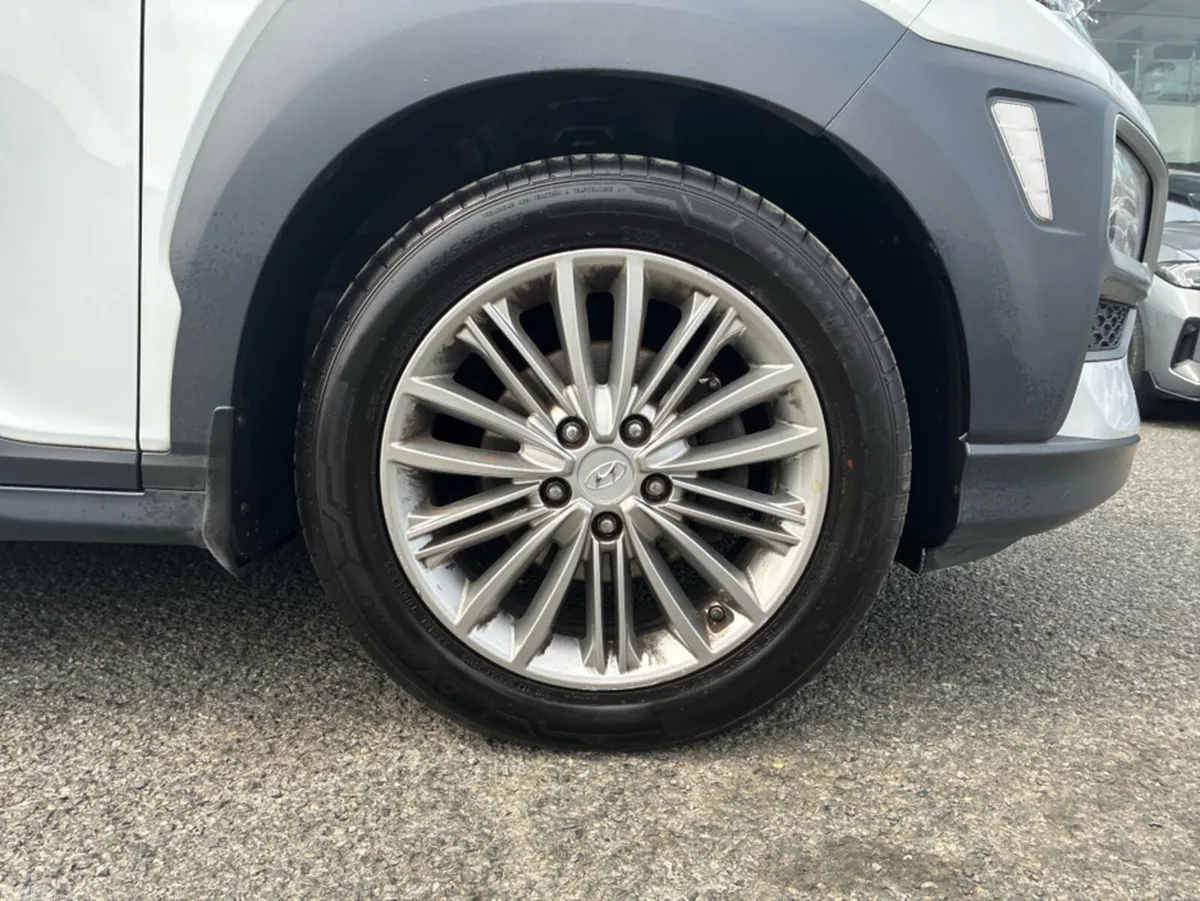 Hyundai KONA MPV, Petrol, 2019, White