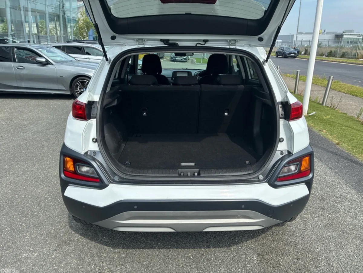 Hyundai KONA MPV, Petrol, 2019, White