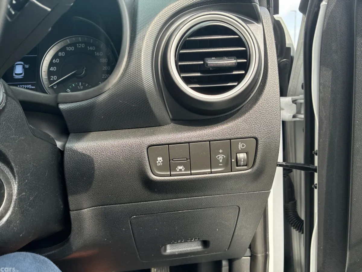 Hyundai KONA MPV, Petrol, 2019, White