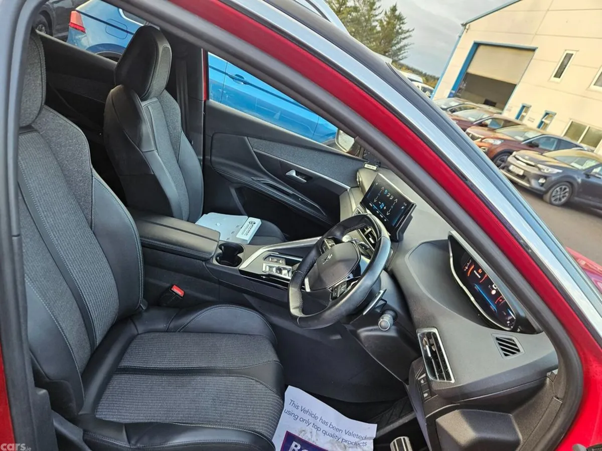 Peugeot 3008 MPV, Diesel, 2023, Red