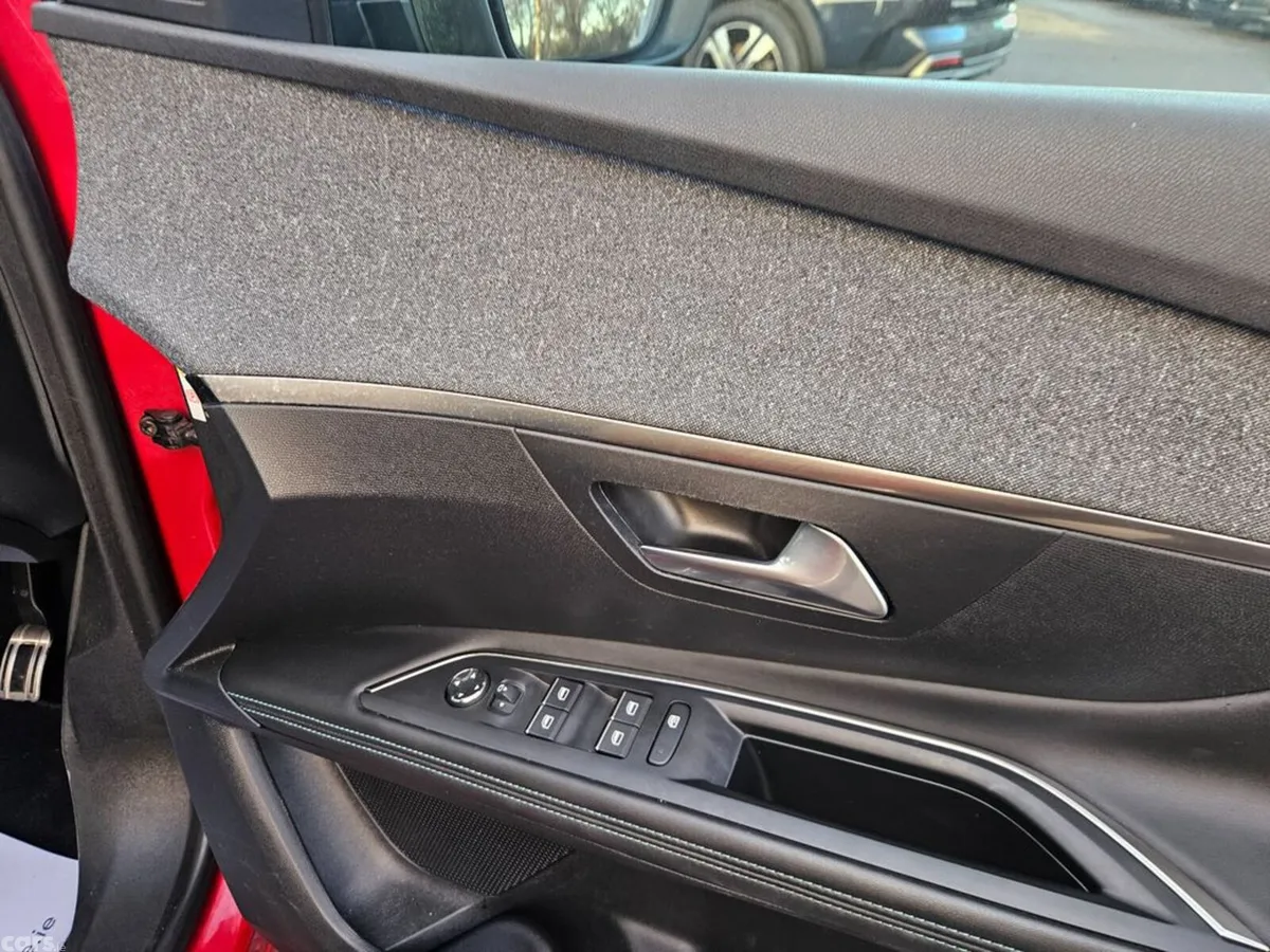 Peugeot 3008 MPV, Diesel, 2023, Red