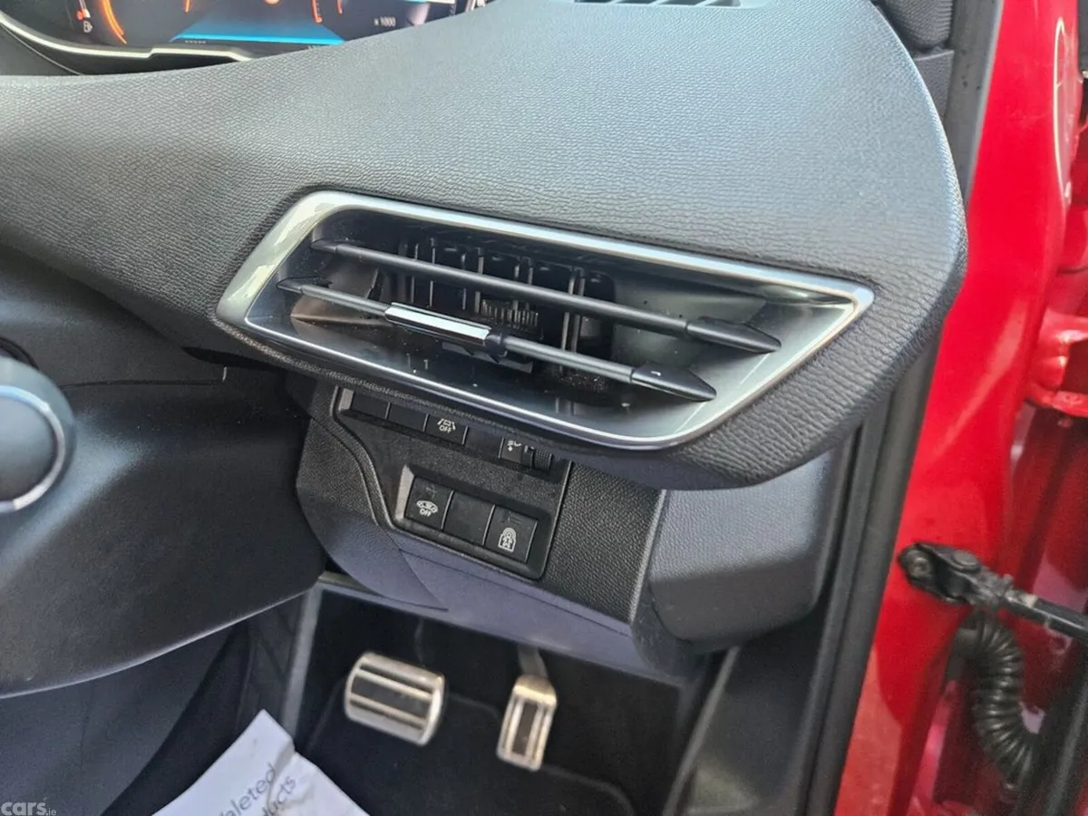 Peugeot 3008 MPV, Diesel, 2023, Red