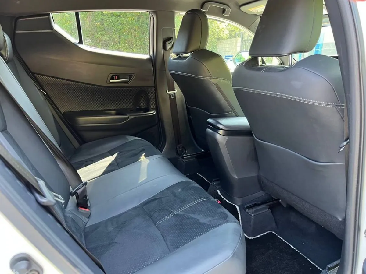 Toyota C-HR SUV, Petrol Hybrid, 2020, White