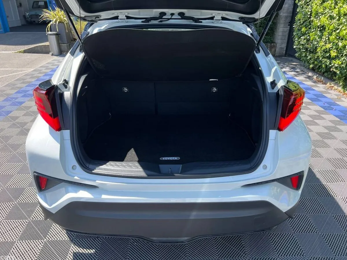 Toyota C-HR SUV, Petrol Hybrid, 2020, White