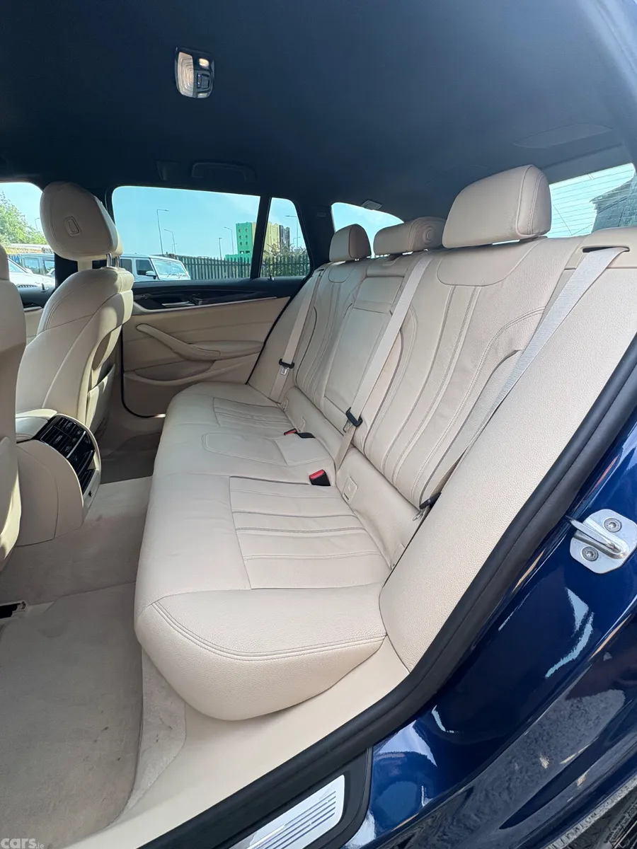 BMW 5-Series Estate, Diesel, 2018, Blue