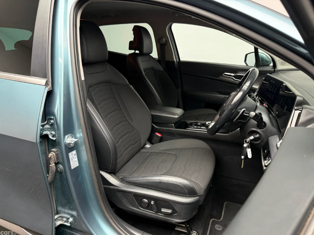 Kia Sportage MPV, Diesel, 2022, Grey