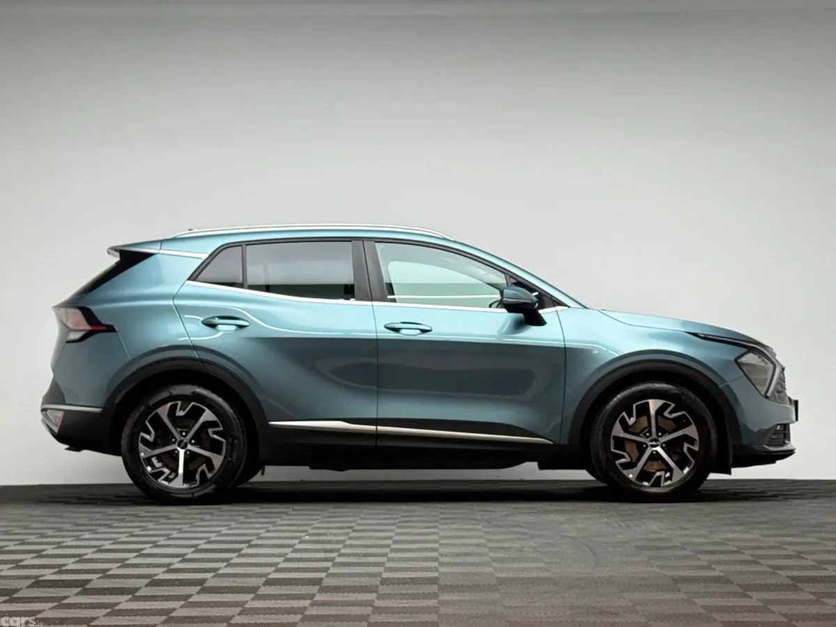Kia Sportage MPV, Diesel, 2022, Grey