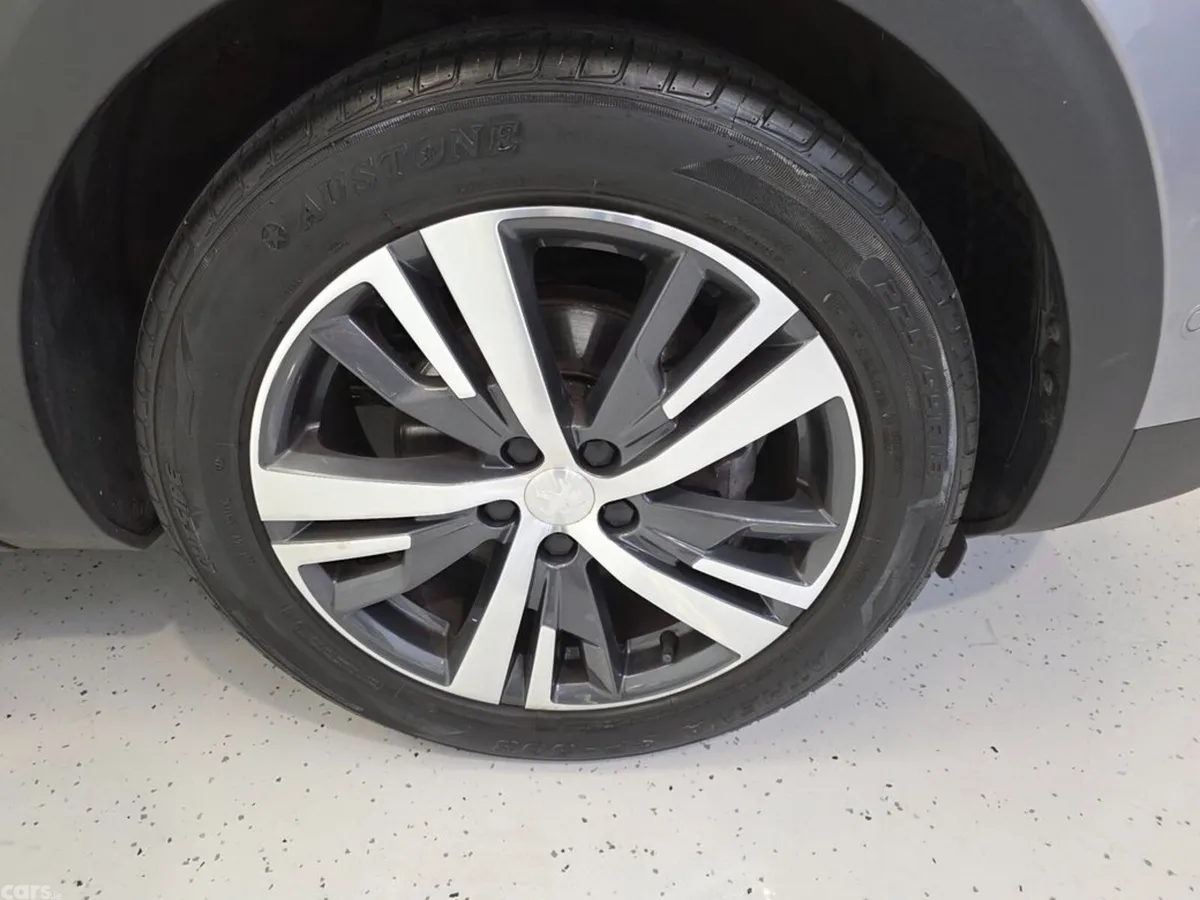 Peugeot 5008 MPV, Diesel, 2022, Grey