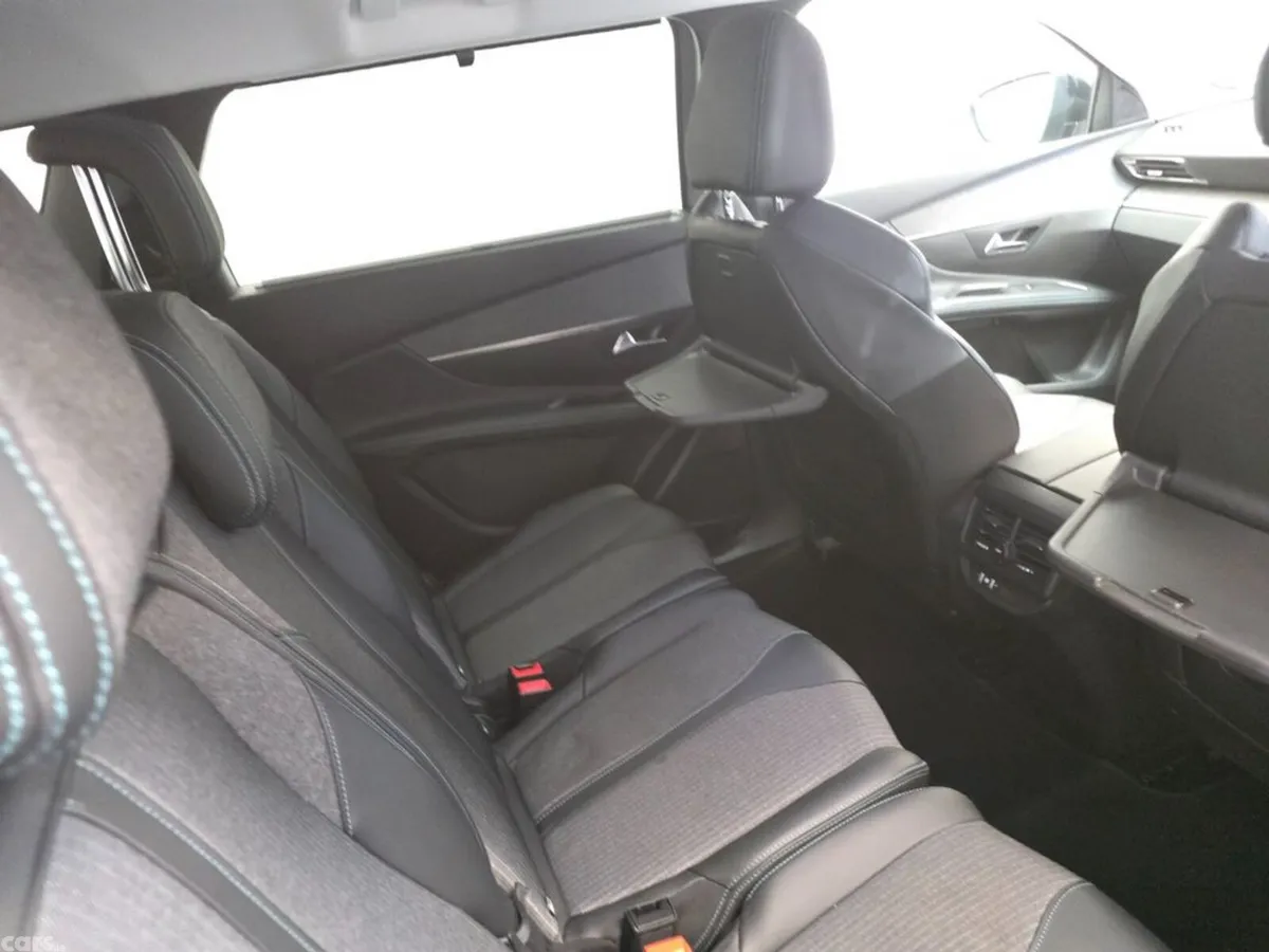 Peugeot 5008 MPV, Diesel, 2022, Grey